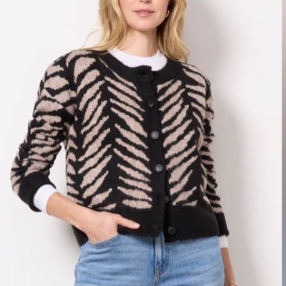 Evereve Tan & Black Zebra Pattern Button Front Sweater